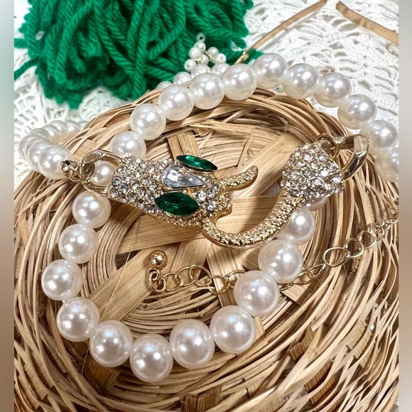 New! Faux Pearl And Rhinestone Snake Necklace - Picture 2 of 5